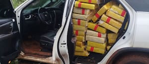 Secuestraron más de 900 kilos de marihuana en una camioneta robada que tenía pedido de secuestro en Brasil