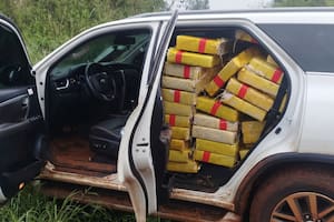 Secuestraron más de 900 kilos de marihuana en una camioneta robada que tenía pedido de secuestro en Brasil
