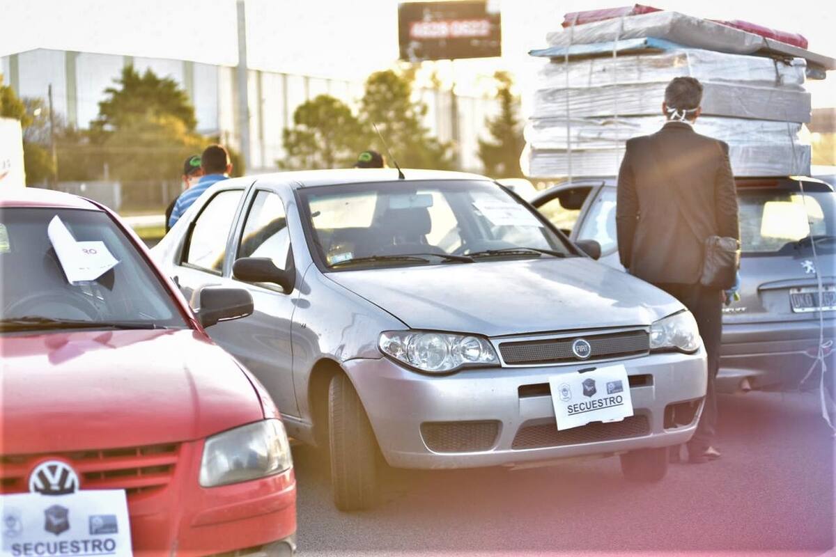 Secuestro de autos en la Panamericana durante los controle de cumplimiento del aislamiento social sanitario, preventivo y obligatorio por la pandemia del coronavirus Covid-19