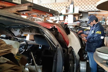 Secuestro de dos millones de autopartes de origen ilegal y vehículos robados