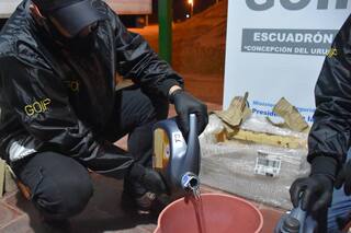 Un dealer chino, dos pistolas, un auto blindado y 18 litros de ketamina