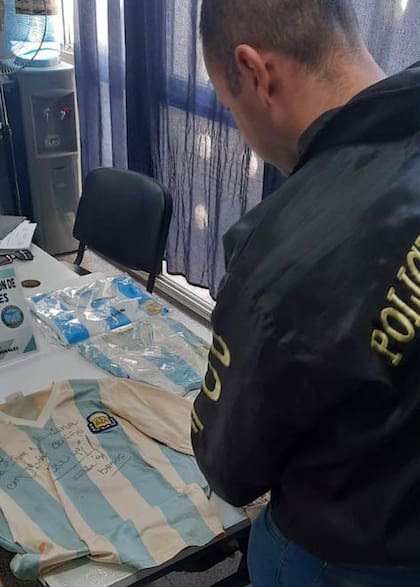 Secuestro de las camisetas de Claudio Paul Caniggia