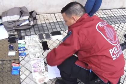 Secuestro de objetos y dinero por el clonado de tarjetas