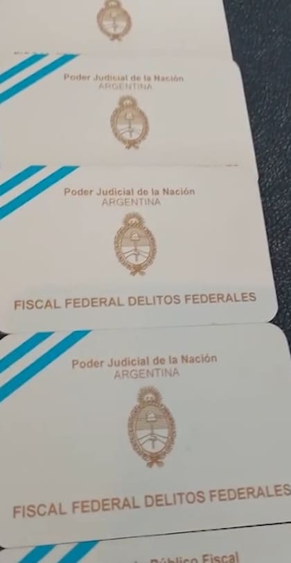 Secuestros de armas, títulos y credenciales truchas a un falso fiscal
