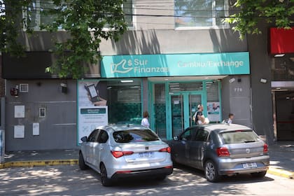Sede central de Sur Finanzas, en Adrogué, provincia de Buenos Aires.
La cual Ariel Vallejo es su dueño.