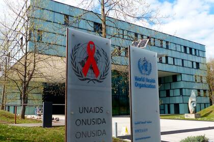 Sede de ONUSIDA y de la Organización Mundial de la Salud en Ginebra, Suiza, el 8 de abril de 2019. (AP Foto/Jamey Keaten, File)
