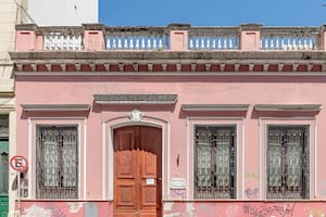Sede del ex Museo Nacional de la Historia del Traje, con la placa histórica de mármol