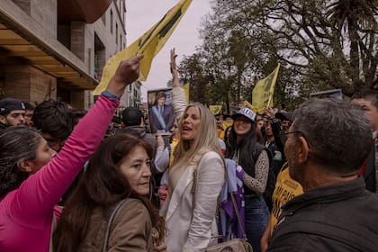 Seguidores de Javier Milei durante una manifestación en Salta, el 12 de octubre de 2023.