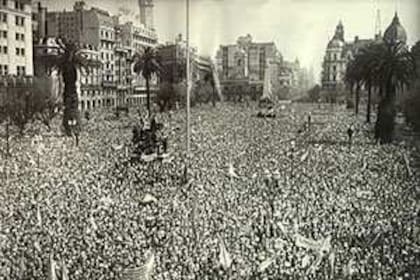 Seguidores de la Revolución Libertadora celebran la caída de Perón