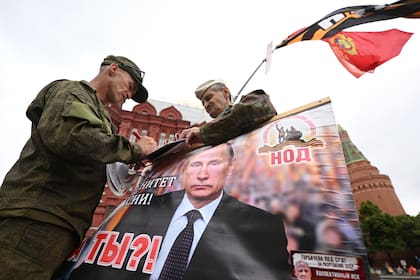 Seguidores de Putin en la Plaza Roja de Moscú