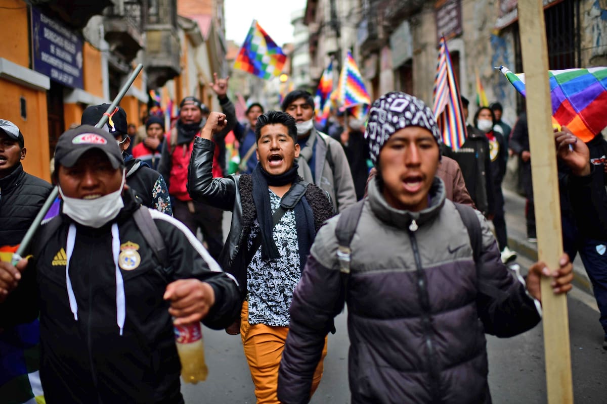 Seguidores del ex presidente de Bolivia, Evo Morales, se manifiestan por las calles de El Alto