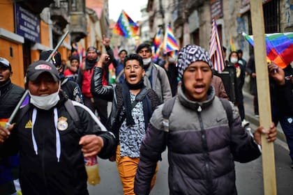 Seguidores del ex presidente de Bolivia, Evo Morales, se manifiestan por las calles de El Alto