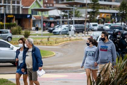 Seguir usando el barbijo, uno de los cuidados clave para evitar contagios