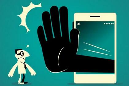 Según activistas de derechos digitales el acceso privilegiado de las autoridades a un iPhone facilitaría que los hackers y gobiernos autoritarios puedan interceptar mensajes
