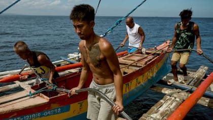 Según Batongbacal, los pescadores filipinos se sienten atemorizados de ir a faenar en las islas Spratly