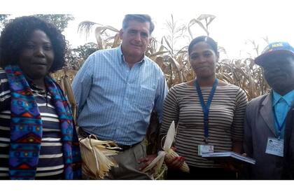 Según Bernardo Piazzardi (centro), uno de los nuevos desafíos para la Argentina pasa por internacionalizar sus empresas, por ejemplo con foco en África