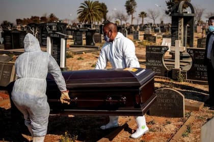 Según cifras oficiales, Sudáfrica tiene la peor tasa de mortalidad por coronavirus del continente