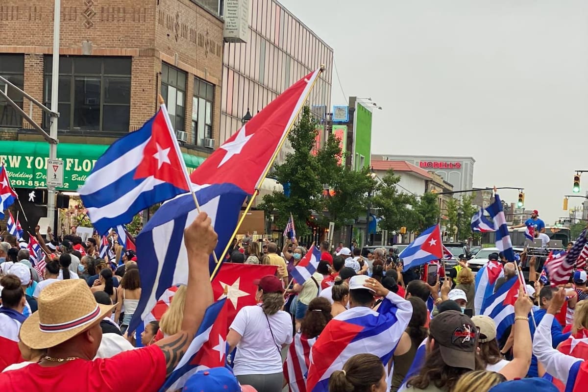 Según datos de la Oficina de Aduanas y Protección Fronteriza (CBP, por sus siglas en inglés), 110 mil cubanos llegaron a EE.UU. con el permiso de permanencia temporal