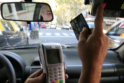 Según datos oficiales, el 46% de la flota dispone de esa modalidad, pero no es habitual ver vehículos identificados ni que los conductores ofrezcan el servicio; dudas de los usuarios