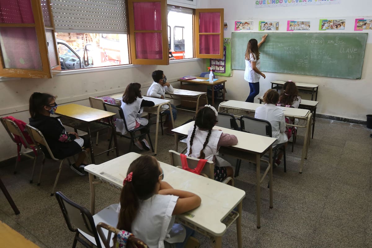 Según datos oficiales, la incidencia de casos de Covid-19 en las escuelas es baja