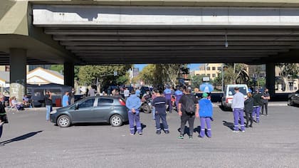 Según denuncian los trabajadores, a los 400 empleados sindicalizados les pagarían menos que ahora. Otros no continuarían en la actividad