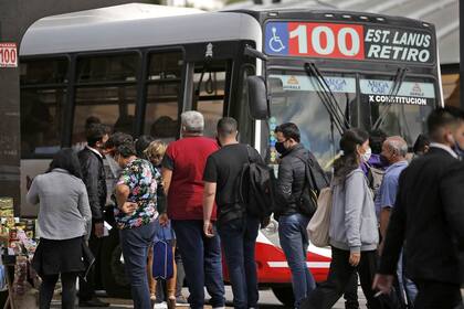 Según dos encuestadoras, el 60% de los consultados está dispuesto a aceptar un confinamiento ante el avance de la segunda ola
