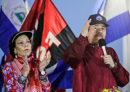 Según el Departamento de Tesoro de EE.UU., estas medidas buscan frenar la capacidad de Daniel Ortega y Rosario Murillo para generar ingresos y mantener el control político mediante operaciones corruptas