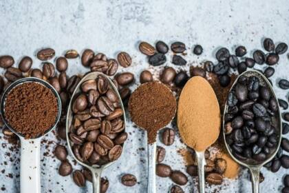 Según el estudio, el barista debería usar menos café y molerlo menos