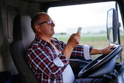 Según el estudio mencionado, aproximadamente el 13% de los conductores se encontraban manipulando su celular