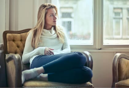 Según el estudio, se arrepienten de haber pasado demasiado tiempo preocupándose por las opiniones de los demás en lugar de vivir con autenticidad.(Foto: Pexeles)