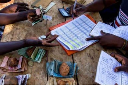 Según el ganador del Nobel de la Paz, lo que se necesita son más bancos "para pobres".