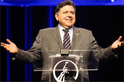 Según el gobernador Pritzker, el plan reduciría la burocracia, aumentaría la oferta de viviendas y disminuiría los costos para las familias