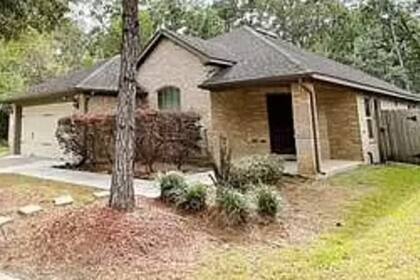 Según el informe, Guedes habría sacado una hipoteca a nombre de Ladd para comprar esta casa en Lake Houston