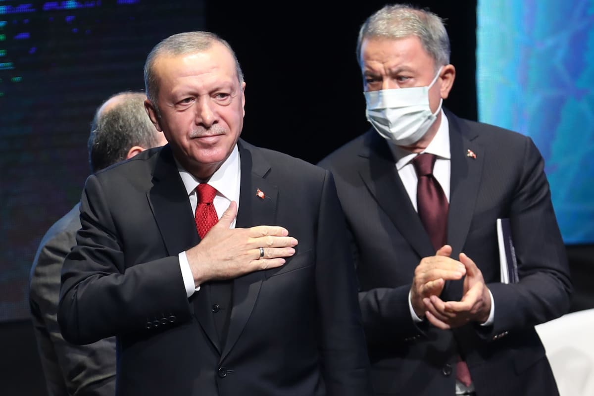 Según el Partido de la Justicia y el Desarrollo (AKP), la formación de Erdogan, la ley quiere acabar con los insultos en internet; la oposición denuncia censura