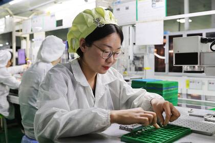 Según el periódico japonés Nikkei Asia, 87% de los proveedores de Apple tienen plantas de producción en China.