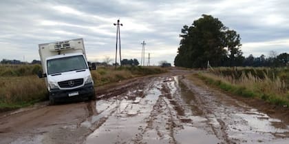 Según el relevamiento, el 68% de los productores afirmó haber sufrido pérdidas económicas por demoras o por la imposibilidad de retirar la producción de los campos debido al mal estado de los caminos
