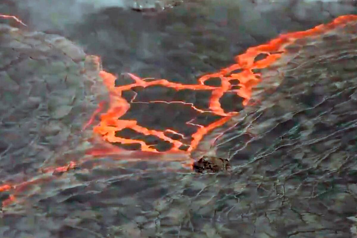 Según el Servicio Geológico de los Estados Unidos (USGS), el lago de lava ubicado en el interior del cráter Halema?uma?u aún recibe flujos de lava.