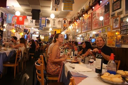 Según el sitio Antigourmet, hay 300 bodegones en la Argentina