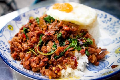 Según el sitio Taste Atlas, el phat kaphrao de Tailandia es uno de los platos más deliciosos del mundo