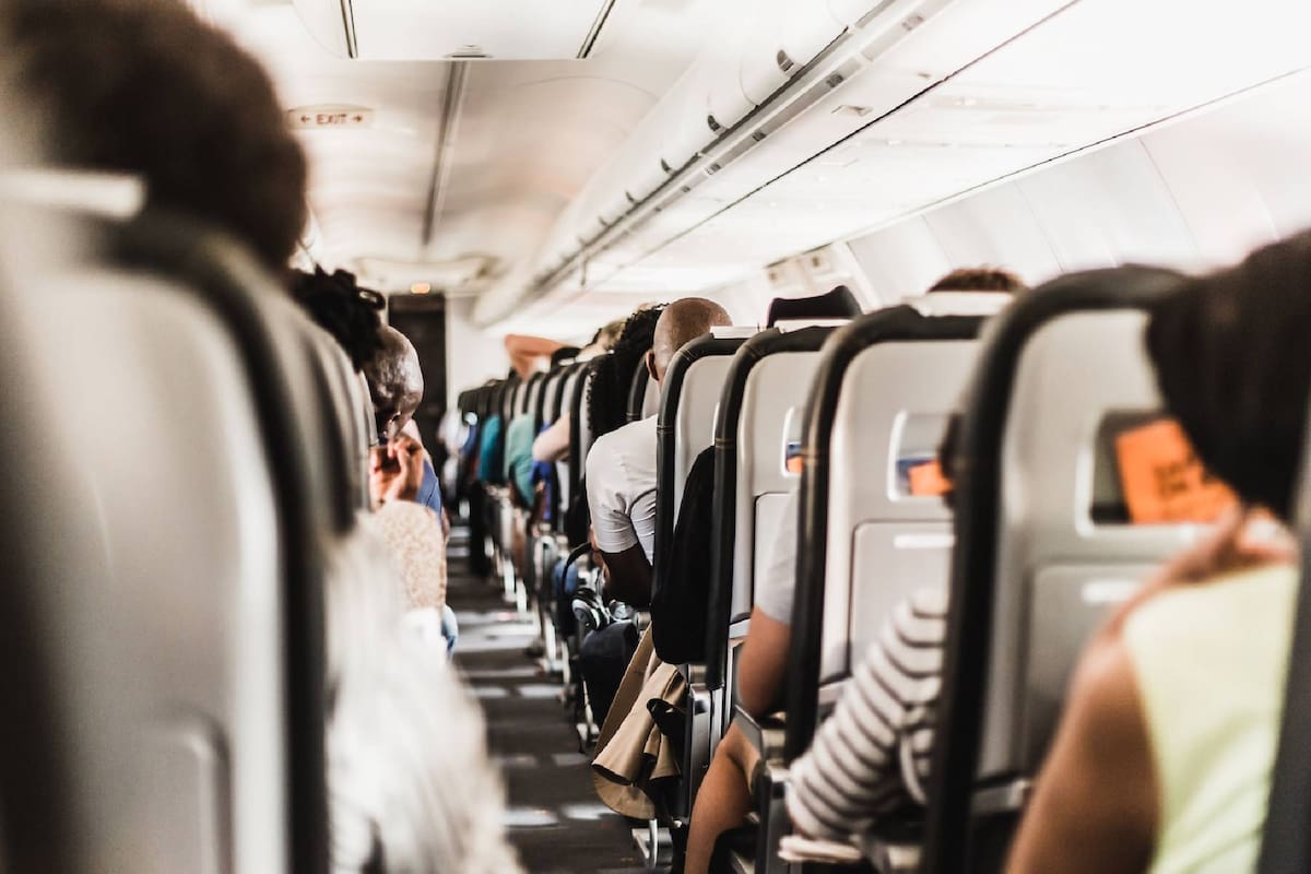 Según el tipo de viaje que se esté por realizar, varía la conveniencia del sector a elegir dentro del avión