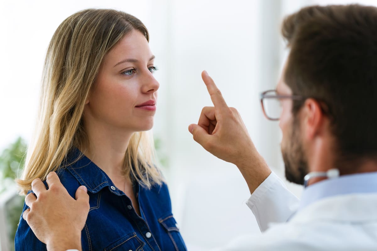 Según especialistas, la cantidad de pacientes menores de 30 años que se someten a la cirugía refractiva creció de forma sostenida en los últimos años