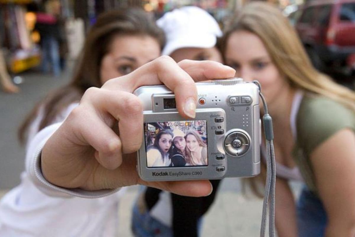 Según estimaciones recientes, se calcula que se toman alrededor de 5300 millones de fotografías digitales cada día en el mundo.
