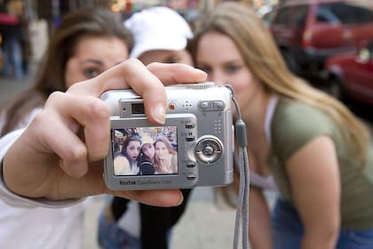 Según estimaciones recientes, se calcula que se toman alrededor de 5.300 millones de fotografías digitales cada día en el mundo.