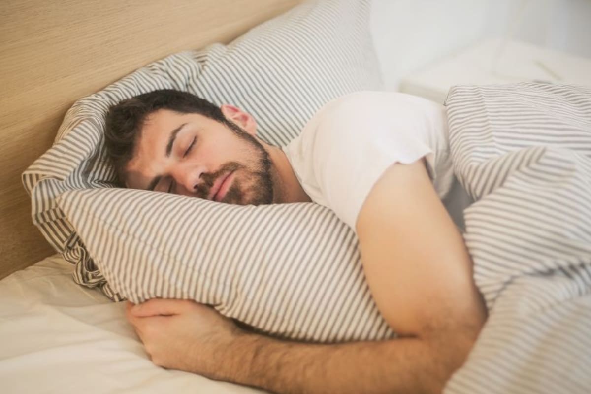 Según expertos, tener un descanso reparador puede ser más fácil de lo que muchos piensan (imagen ilustrativa)