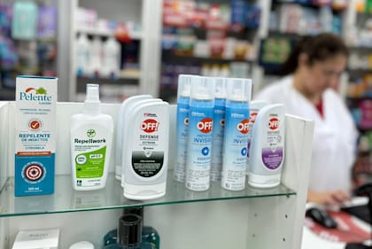 Según explican los comerciantes, los pequeños comercios no tienen la posibilidad de bajar los precios de los repelentes tanto como los supermercados