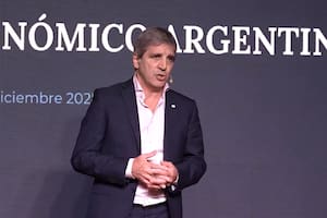 Caputo prometió avisos, pero las multas a personas y pymes subirán más de 100.000%