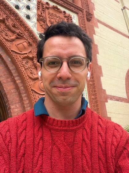 Según Fishback, su padre perdió su negocio debido a trabajadores extranjeros que ingresaron de manera ilegal a Estados Unidos