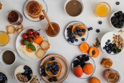 Según Harvard, la fruta, semillas, frutos secos y yogurt son los aliados para el desayuno