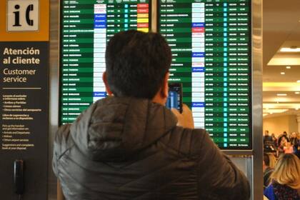 Según indicaron, no se puede cargar combustible en los aviones