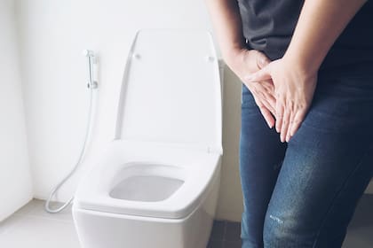Según la especialista, aproximadamente el 50% de las mujeres experimentan una infección del tracto urinario, una vez en la vida